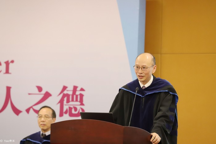 黄煜教授发表演讲